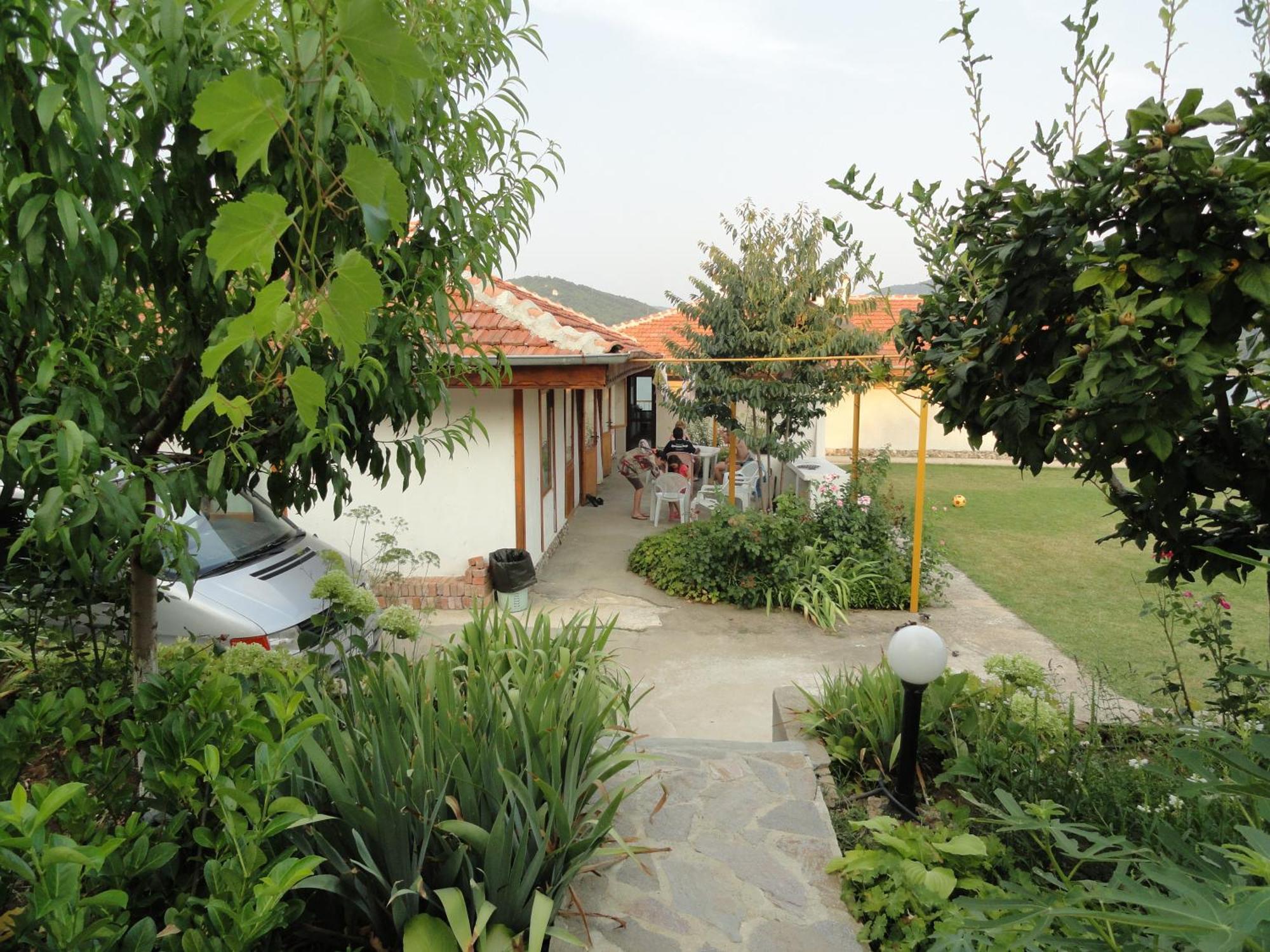 Family Hotel Belvedere Dulgopol Ngoại thất bức ảnh