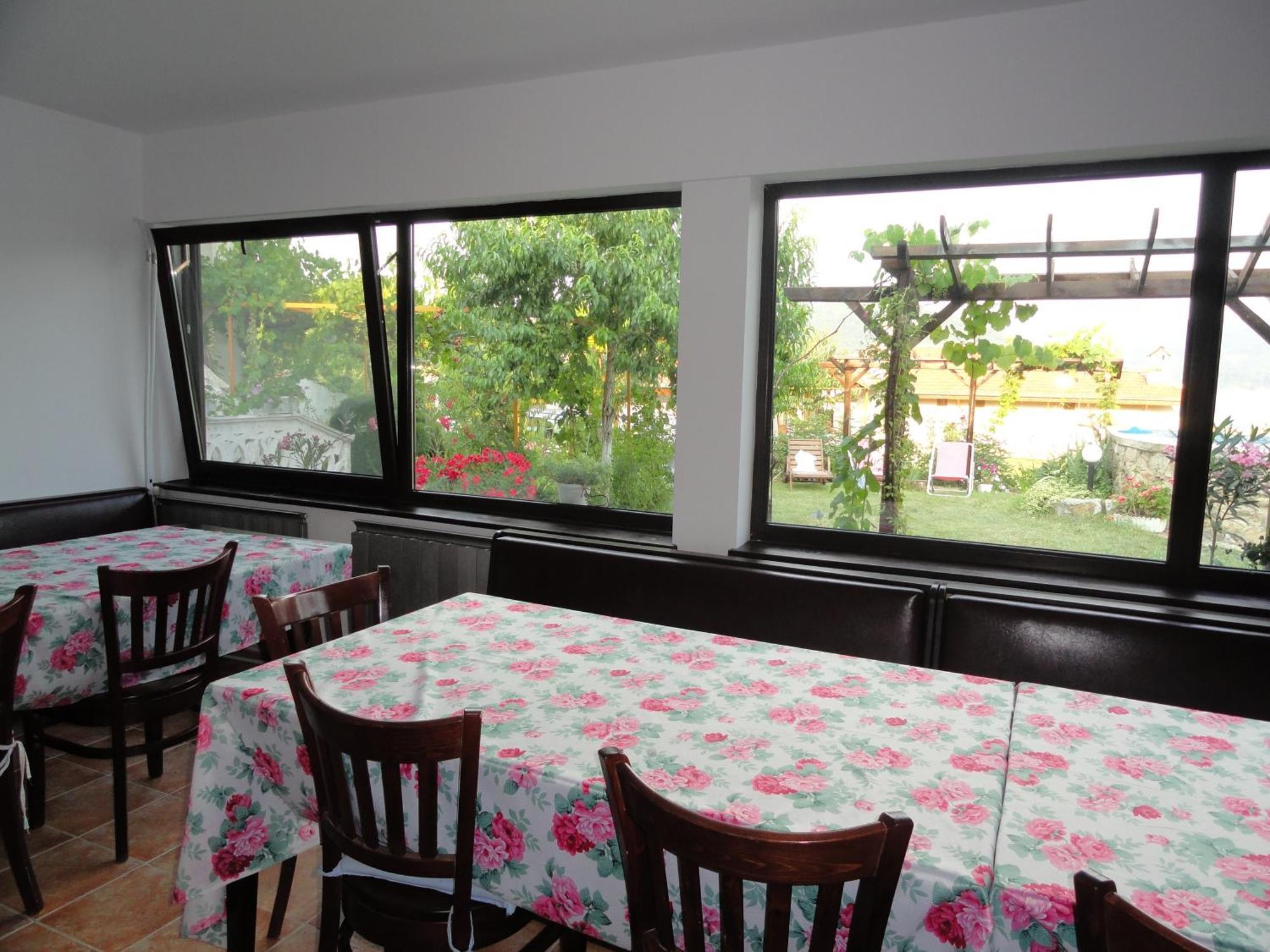 Family Hotel Belvedere Dulgopol Ngoại thất bức ảnh