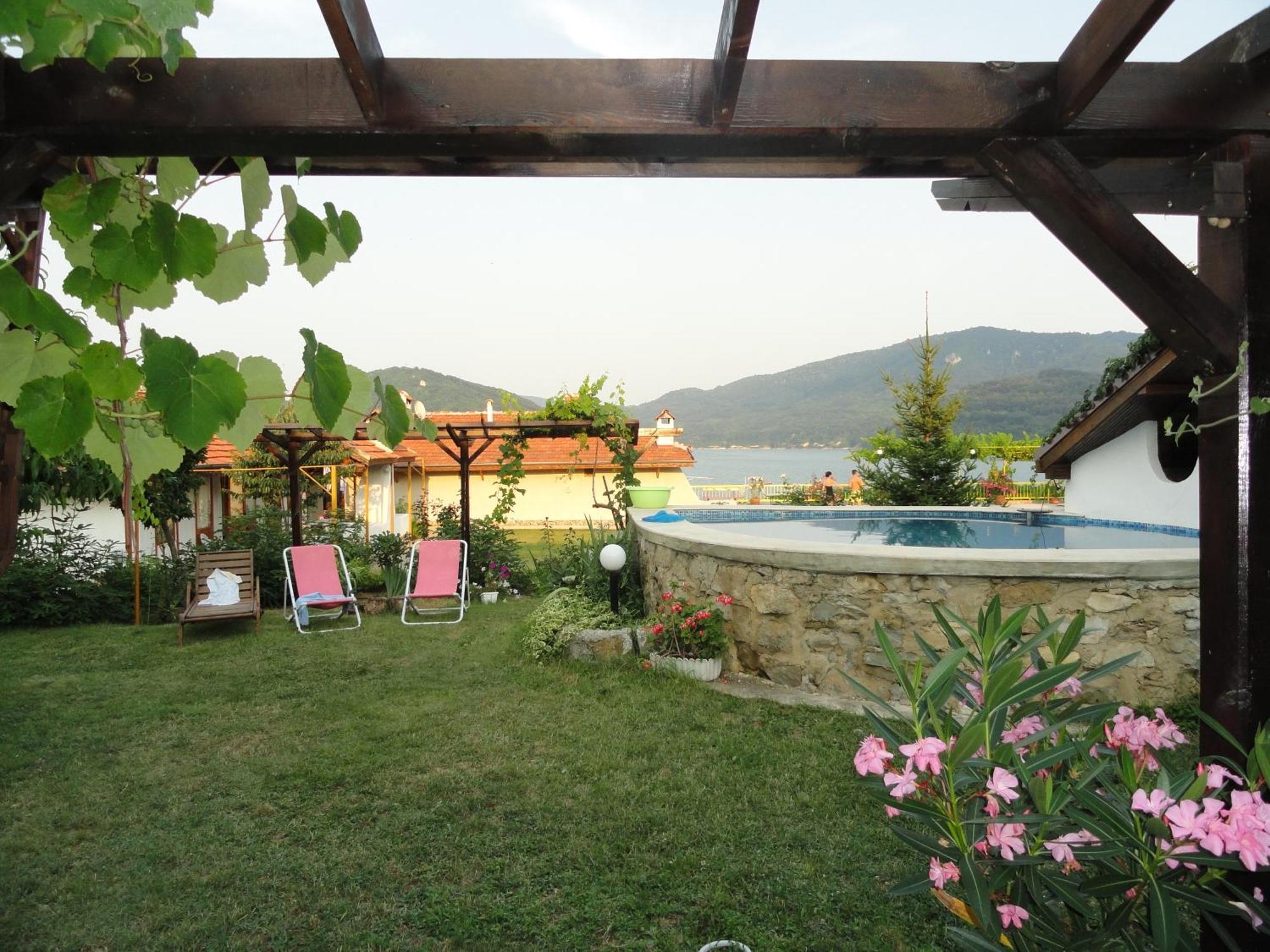 Family Hotel Belvedere Dulgopol Ngoại thất bức ảnh